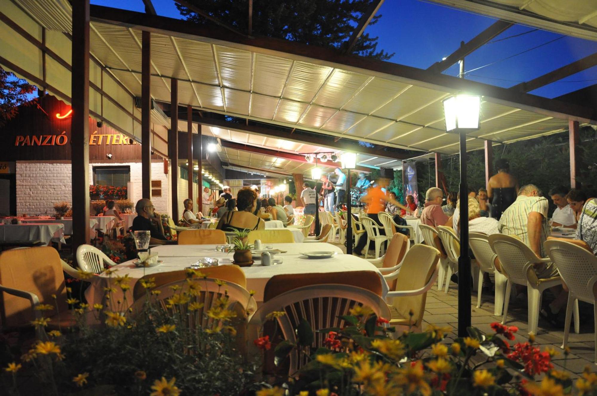 Hotel Melis Balatonlelle Ngoại thất bức ảnh